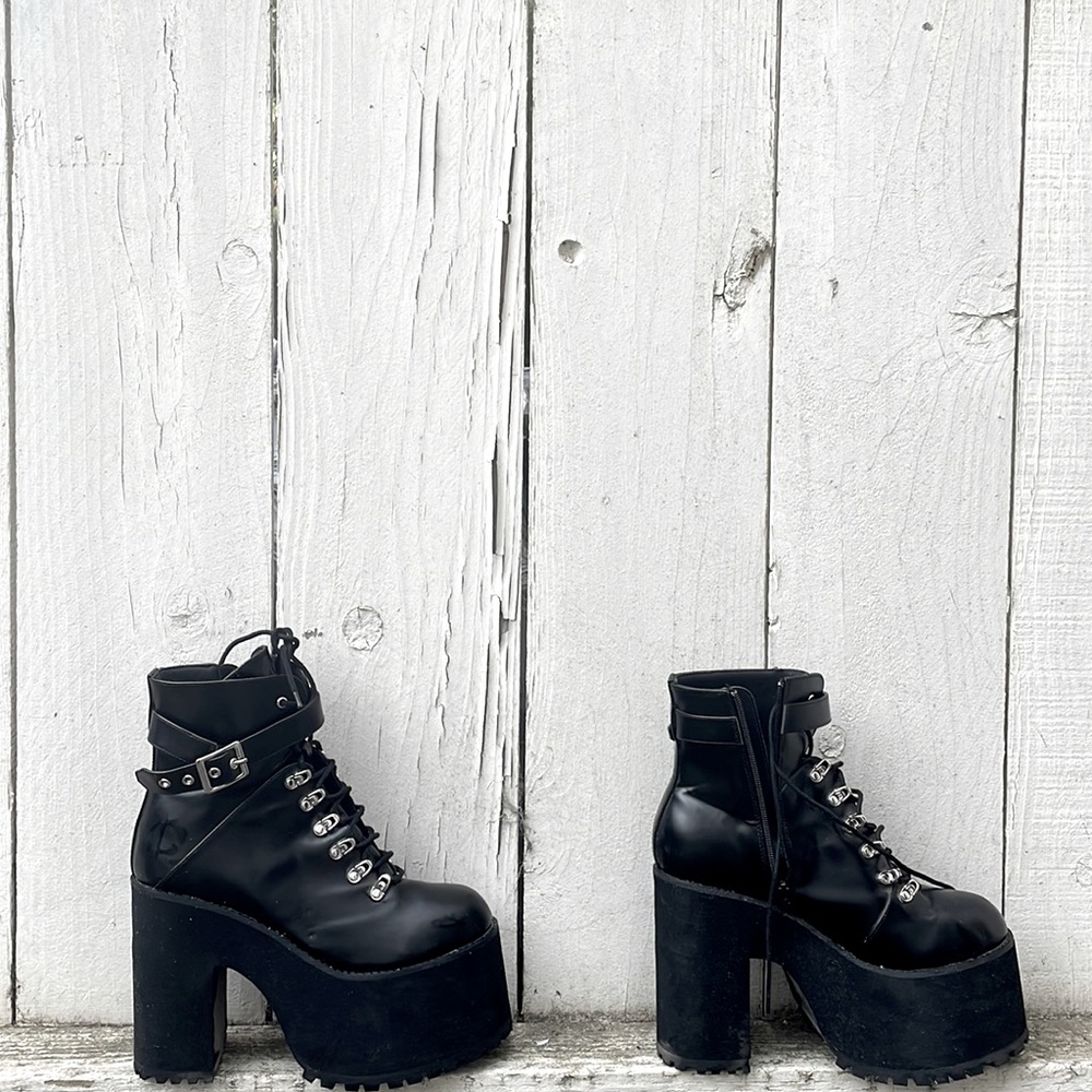 Used only a few times pricey shoes but have no use for them. Havoc platforms.